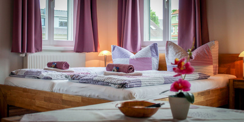 Einzel- oder Doppelzimmer warten auf Ihren Besuch | Foto © Radlstadl